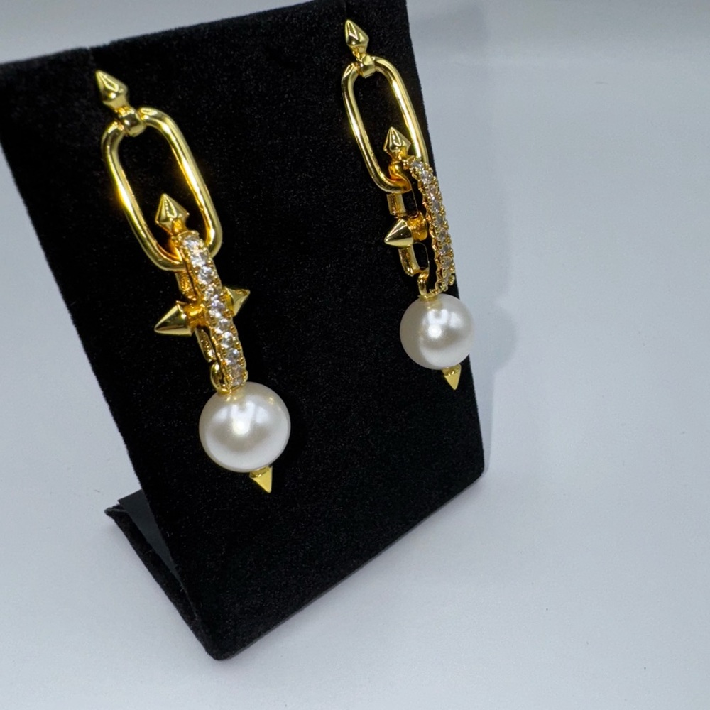 🚨FINAL PRICE🚨 Titan Pearl Earrings - Picture 5 of 8